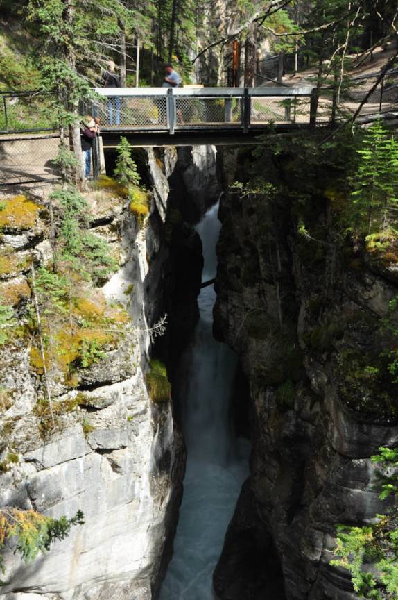 Uma das pontes sobre o canyon do Maligne River, no Jasper National Park, em Alberta, no Canadá